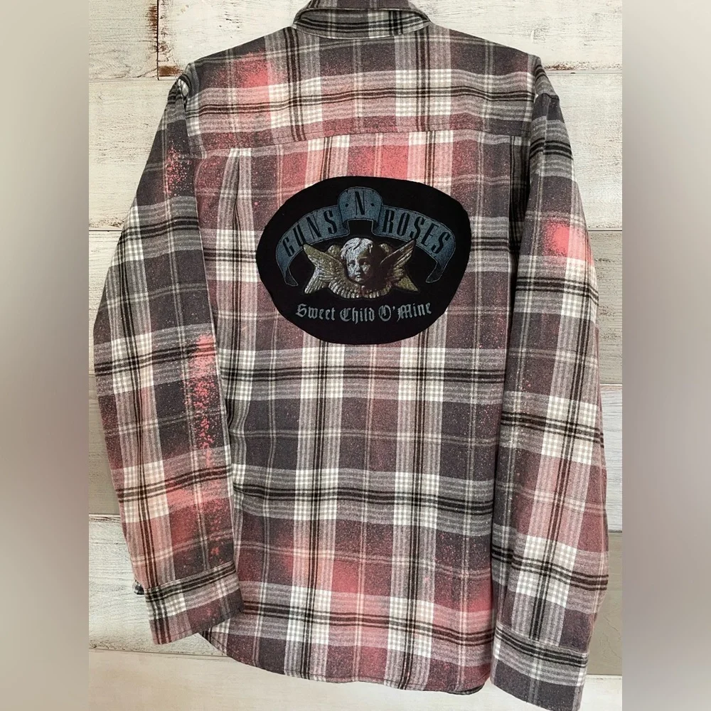 Distressed Guns & Roses logo flannel! - Picture 1 of 3